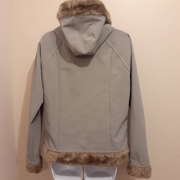 Marmot Jacket, Fake Fur Trimmed 🇨🇦 Size Large - Picture 5 of 14